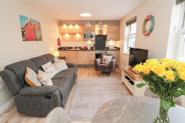 Cottage | Living area | TV