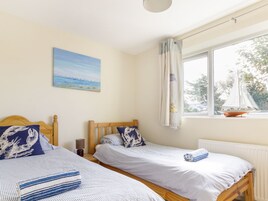 Cottage | 5 bedrooms, individually decorated, individually furnished, free WiFi