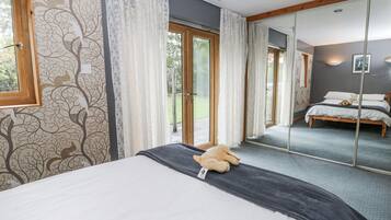 3 bedrooms, individually decorated, individually furnished, free WiFi