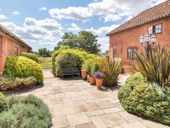 Cottage | Interior - Horseshoe (Woodbridge)