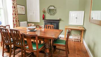 Cottage | Private kitchen | Fridge, dishwasher, toaster, highchair
