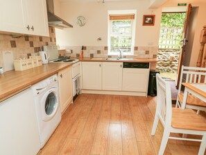 Cottage | Private kitchen | Dishwasher, highchair, cookware/dishes/utensils