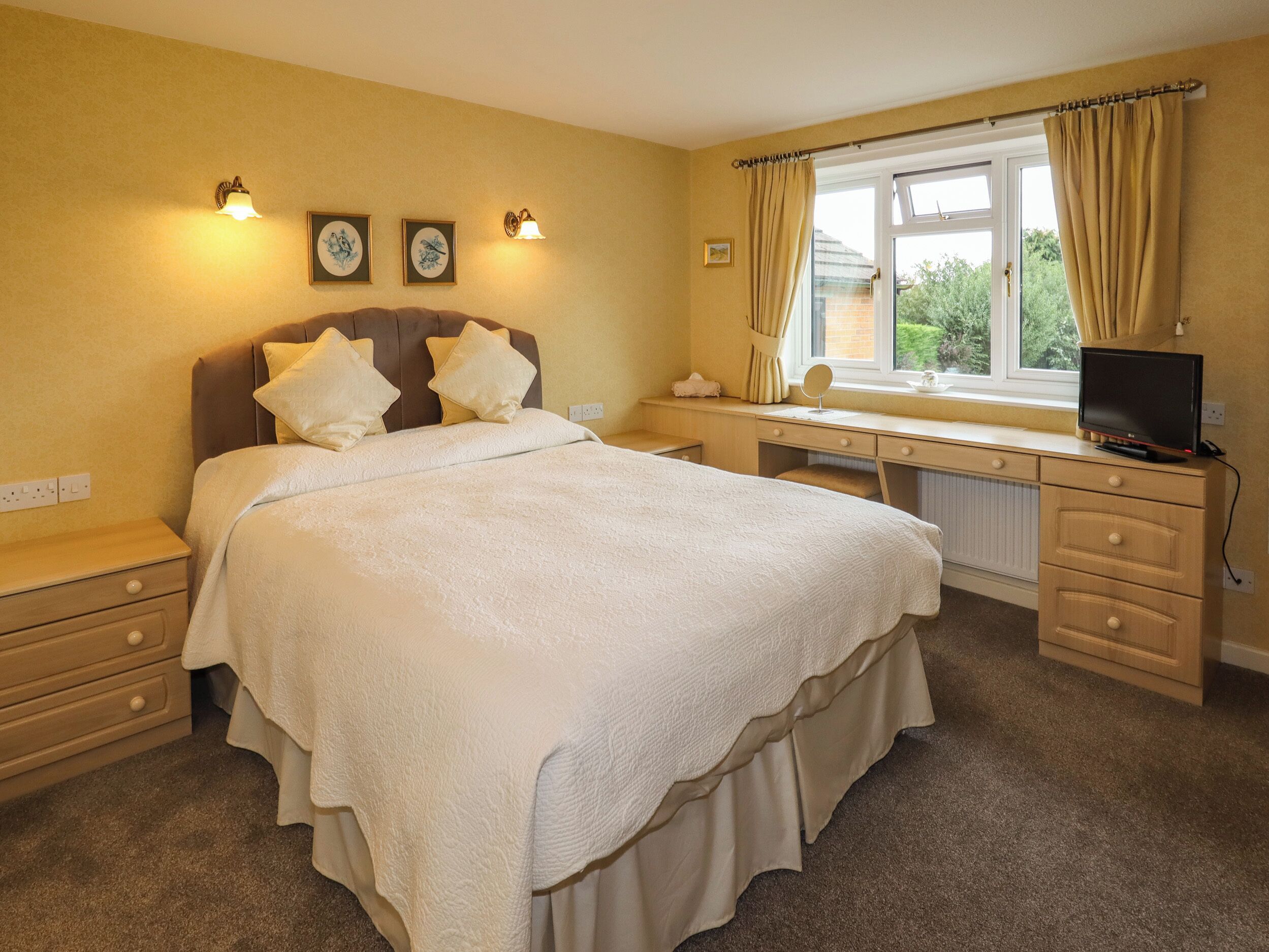 Cottage | 2 bedrooms, individually decorated, individually furnished, free WiFi