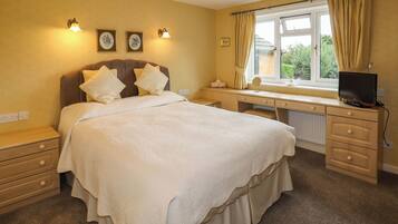 Cottage | 2 bedrooms, individually decorated, individually furnished, free WiFi