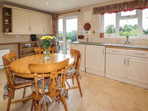 Cottage | Private kitchen | Fridge, microwave, stovetop, dishwasher - Tregarthens (Church Stretton)