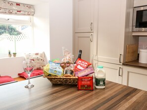 Småhus | Eget kjøkken | Mikrobølgeovn, kokeplater, oppvaskmaskin og vannkoker