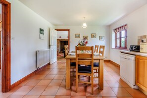 Cottage | Private kitchen - Byne Brook Cottage (Craven Arms)