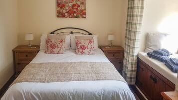 2 bedrooms, individually decorated, individually furnished, free WiFi