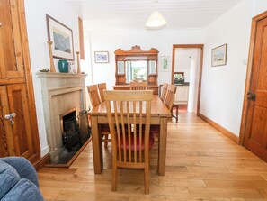Cottage | Dining