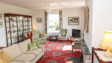 Cottage | Living area | TV