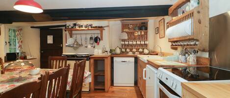 Cottage | Private kitchen | Fridge, stovetop, dishwasher, highchair