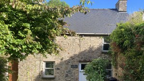 A stone house with a small front yard, a door labeled "34 Court House," and a window. - Court House (Haverfordwest)