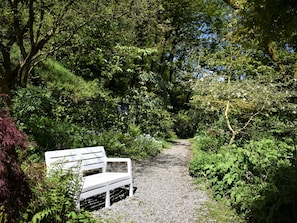 Cottage | Property grounds - Red Kite (Whitland)