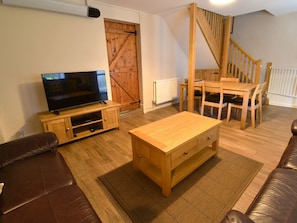 Cottage | Living area | DVD player - Red Kite (Whitland)