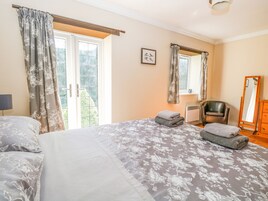 3 habitaciones, decoración personalizada y muebles diferentes 