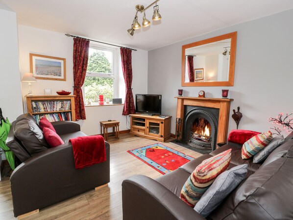 Cottage | Living area | TV, DVD player - Ty Gwynn (Blaenau Ffestiniog)