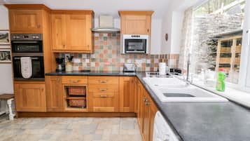 Cottage | Bếp riêng | Lò vi sóng, bếp nấu, máy rửa bát, ấm điện