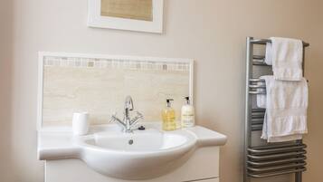 Cottage | Bathroom | Shower