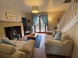 Cottage | Living area | TV, DVD player
