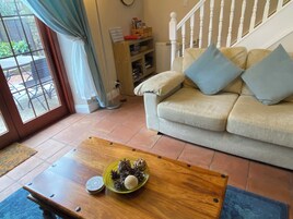 Cottage | Living area | TV, DVD player