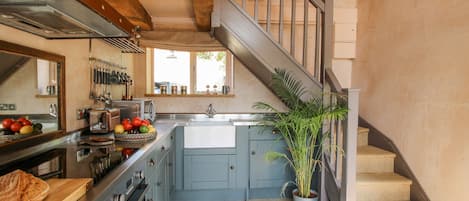 Cottage | Private kitchen | Cookware/dishes/utensils