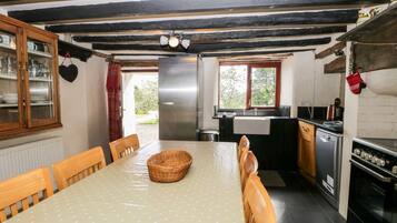 Cottage | Private kitchen | Microwave, stovetop, dishwasher, highchair