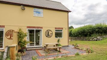 Cottage | Property grounds