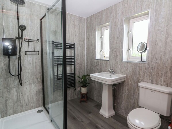 Cottage | Bathroom | Shower