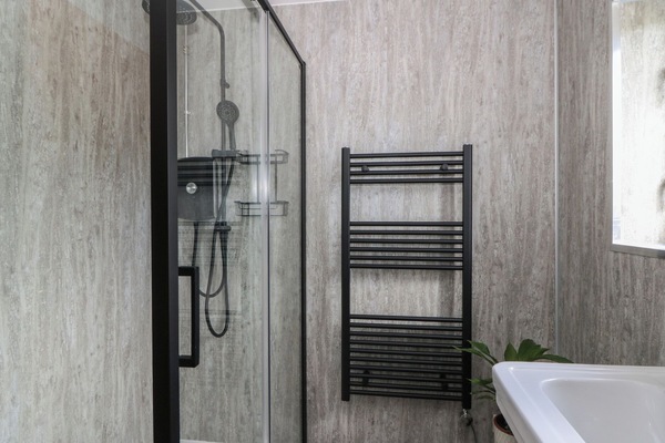 Cottage | Bathroom | Shower