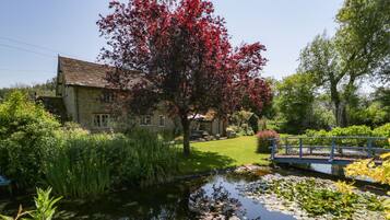 Cottage | Property grounds