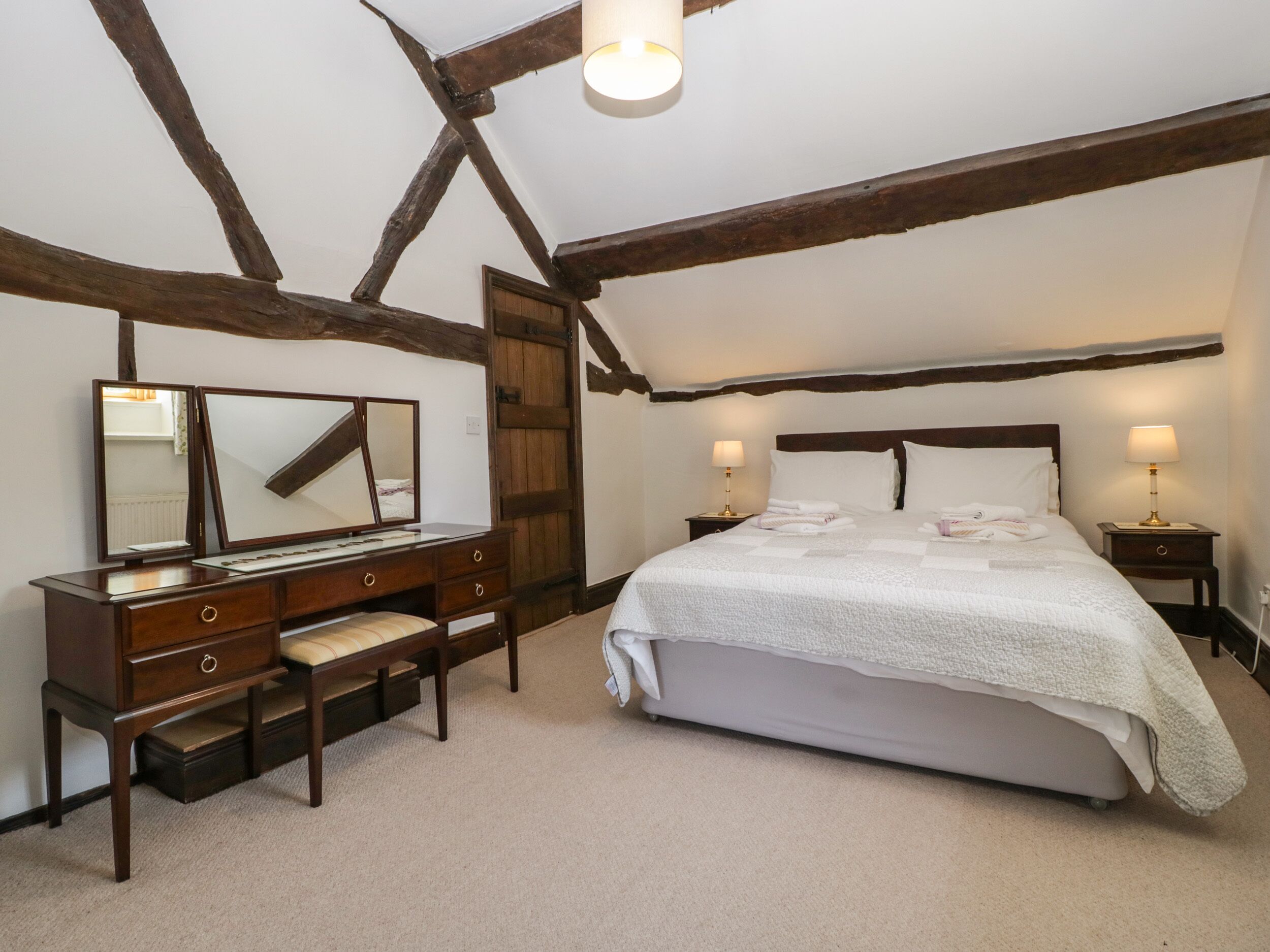 Casa de campo | 2 dormitorios, decoración individual, mobiliario individual