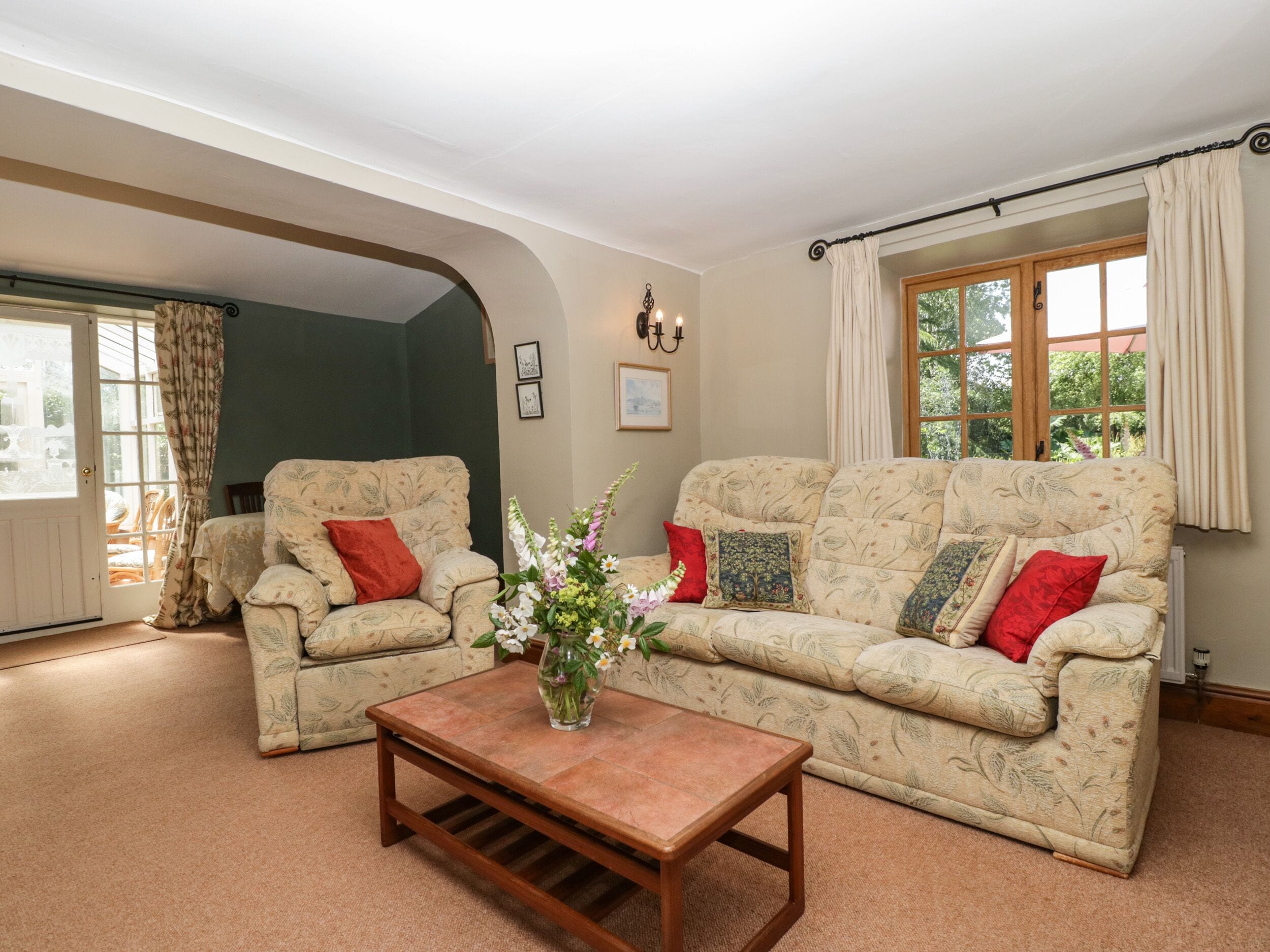 Cottage | Living area | TV, DVD player