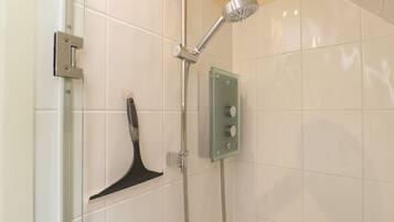 Cottage | Bathroom | Shower