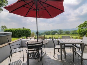 Cottage | Outdoor dining