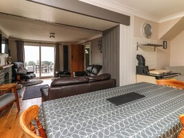 Casa de campo | Zona de estar | Una televisión, un reproductor de DVD