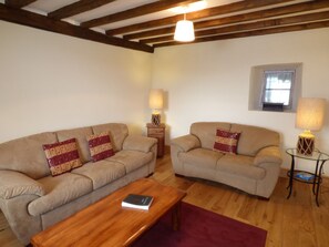 Casa rural | Sala d'estar | Televisor i reproductor de DVD 