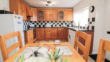 Cottage | Dapur pribadi | Mesin pencuci piring dan kursi makan untuk bayi