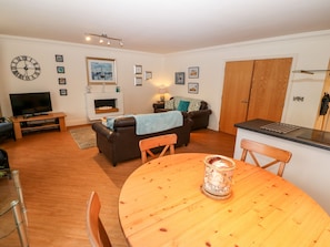 Cottage | Living room | TV, DVD player, table tennis - Linksway (Pwllheli)