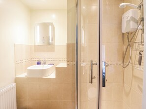 Cottage | Bathroom | Shower, hair dryer - Bodywen (Oswestry)