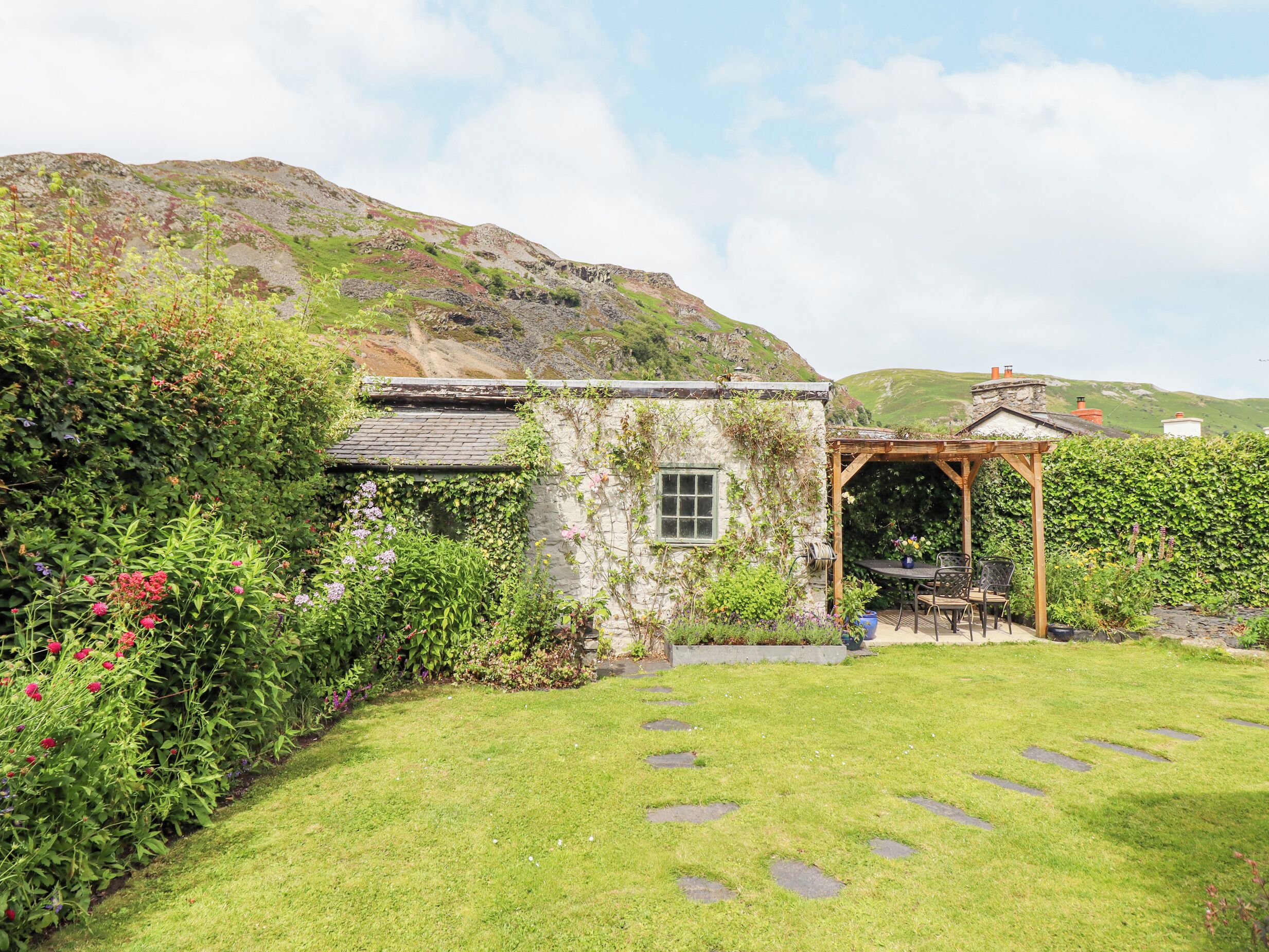 Cottage | Outdoor dining