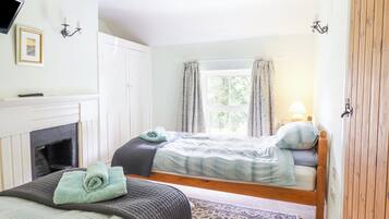 Cottage | 3 bedrooms, individually decorated, individually furnished, free WiFi