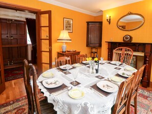 Cottage | Dining