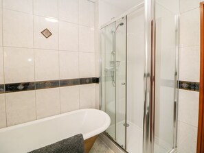 Cottage | Bathroom | Shower