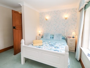 Cottage | 3 bedrooms, individually decorated, individually furnished, free WiFi