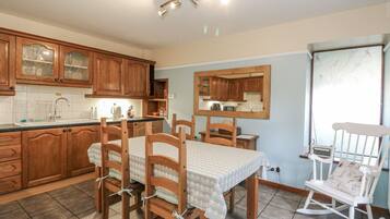 Cottage | Dining