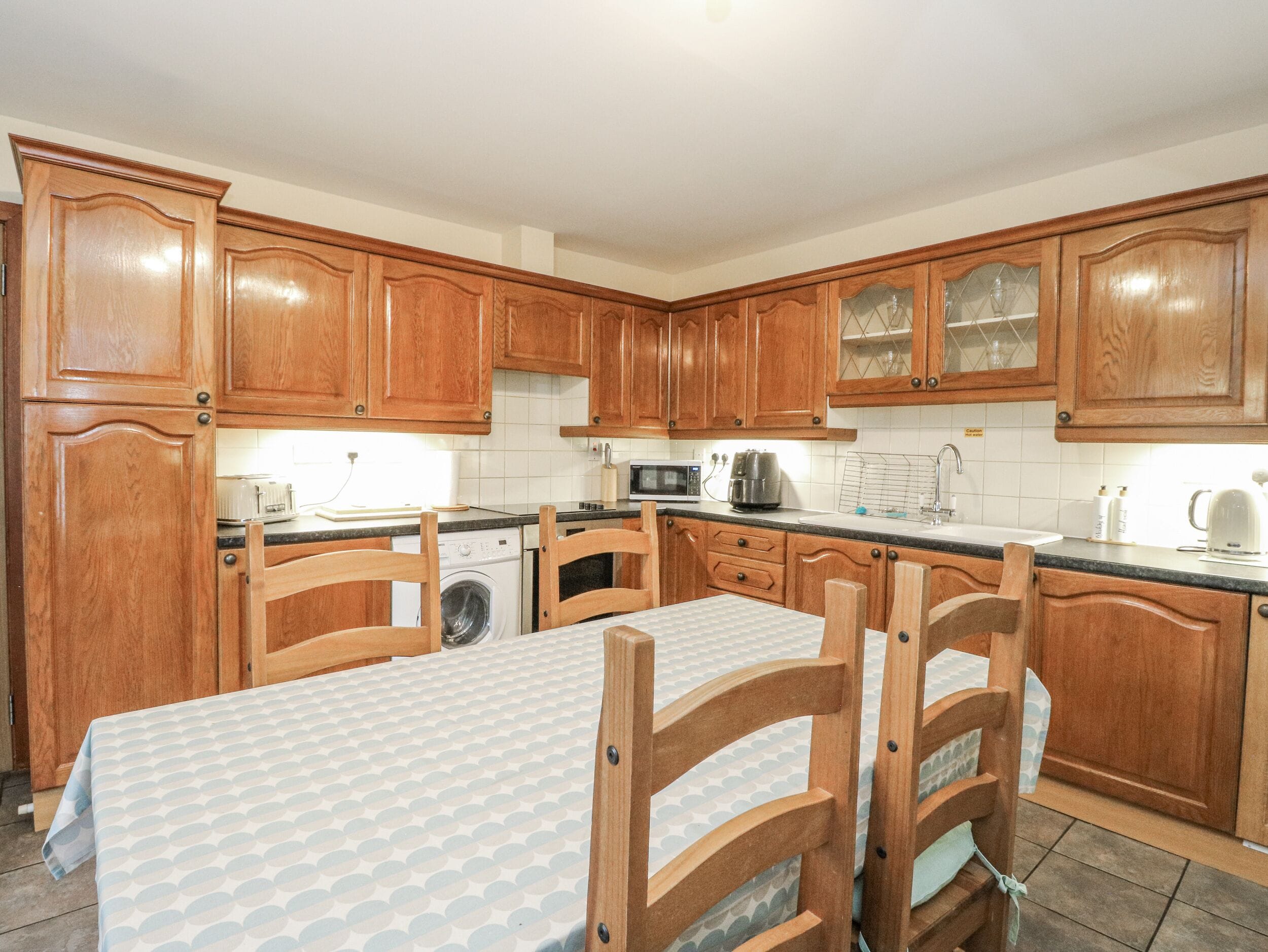 Cottage | Private kitchen | Fridge, microwave, stovetop, high chair