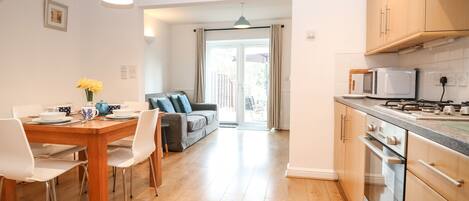 Cottage | Private kitchen | Dishwasher, electric kettle, toaster, highchair