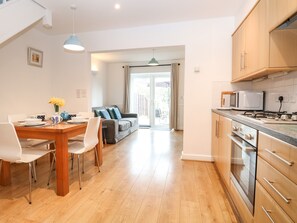 Cottage | Private kitchen | Dishwasher, electric kettle, toaster, highchair