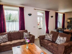 Cottage | Living room | DVD player - Teifi House (Cardigan)