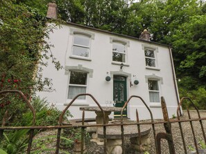 Cottage | Outdoor dining - Teifi House (Cardigan)